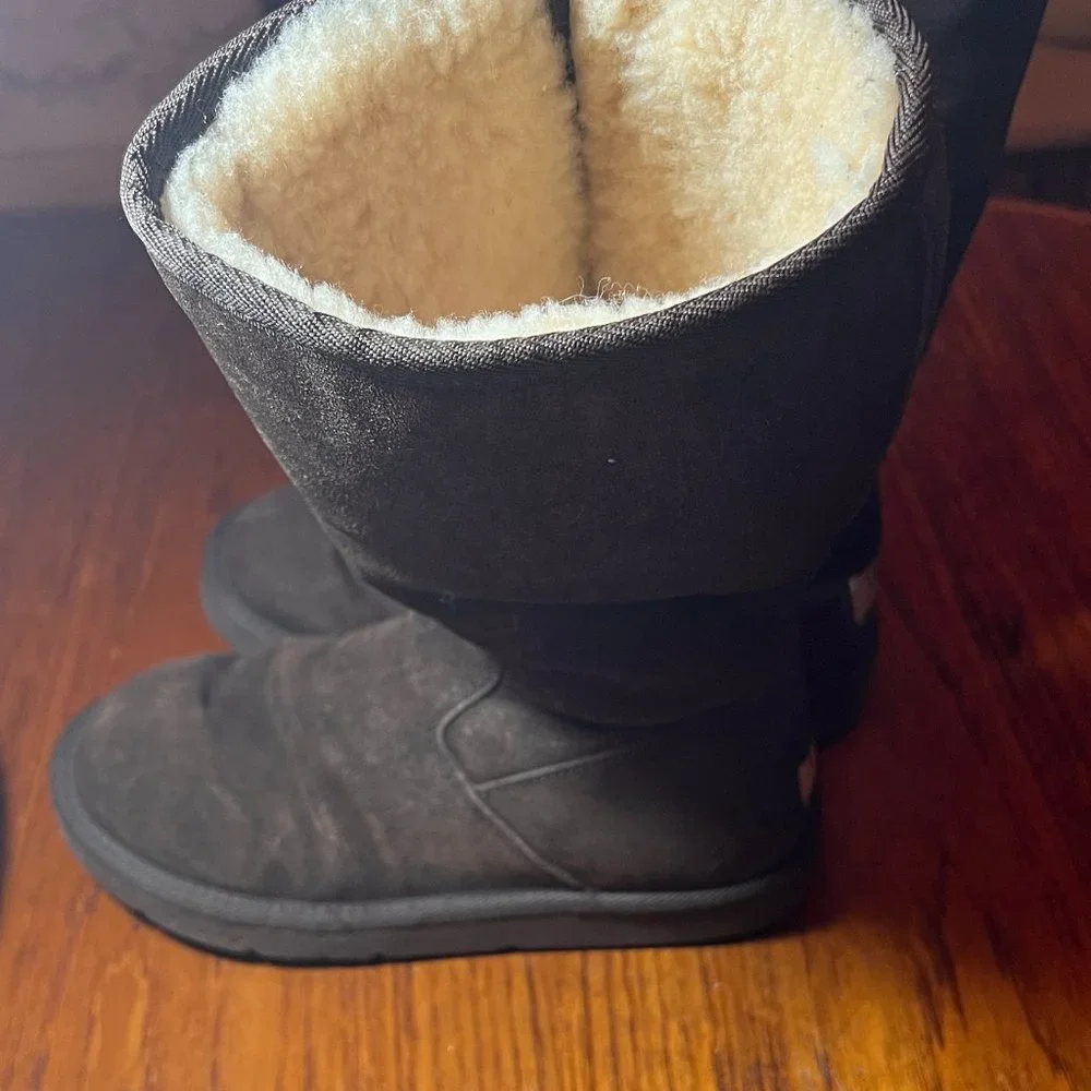 Ugg tall winter boots size 7 brown